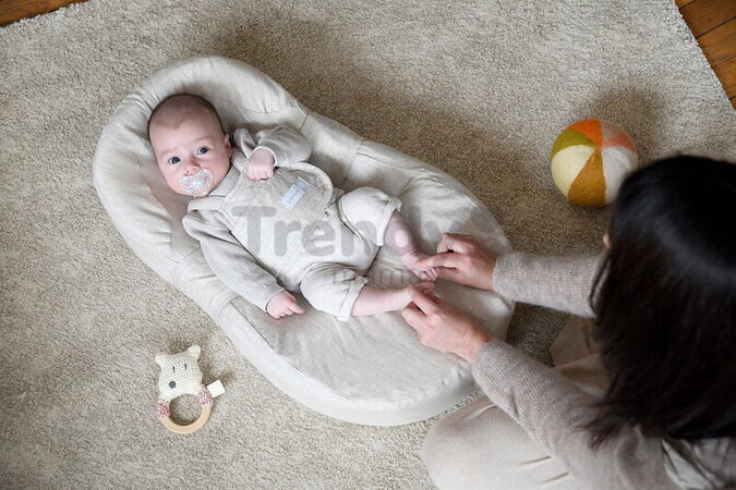 Hniezdo na spanie pre bábätká Cocoonababy® 10° Natural Linen Red Castle s napínacou plachtou béžové od 0-3 mes