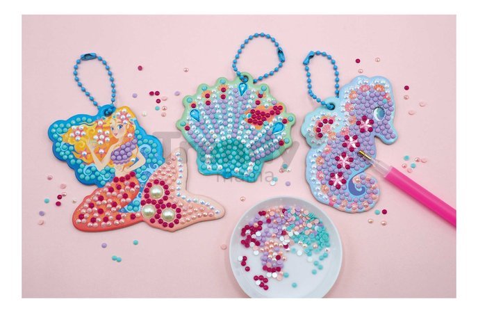 Midi kreatívna sada Magický oceán Magic Ocean Diamond Key Rings Atelier Janod trblietavé obrázky s kryštálikmi 700 mini kamienkov od 7 rokov J07793