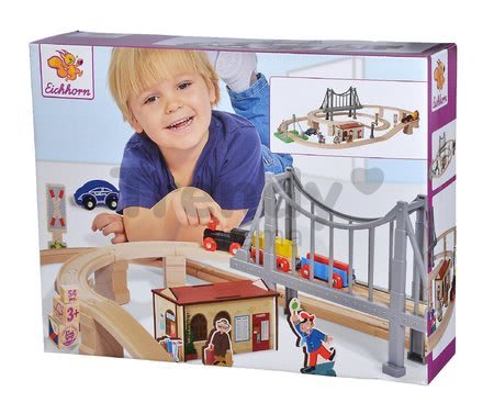 Drevená vláčikodráha so stanicou Train Set with Bridge Eichhorn s rušňom 2 vozňami mostom a doplnkami 54 dielov 450 cm dĺžka koľajníc
