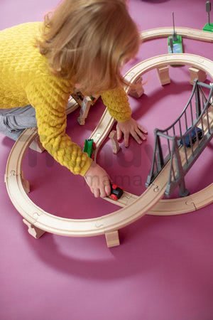 Drevená vláčikodráha so stanicou Train Set with Bridge Eichhorn s rušňom 2 vozňami mostom a doplnkami 54 dielov 450 cm dĺžka koľajníc
