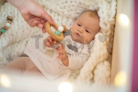 Drevená hrkálka so zvončekmi Bio 100% Natur Baby Pure Rattle Eichhorn s držadlom a plyšovými uškami od 3 mes