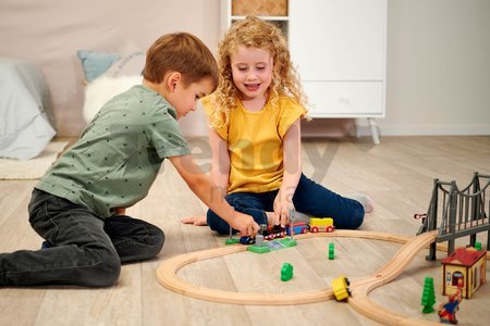 Drevená vláčikodráha Train Set with Bridge Eichhorn s rušňom vozňami mostom a doplnkami 55 dielov 500 cm dĺžka koľajníc