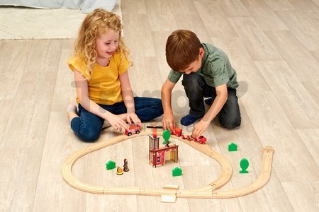 Drevená vláčikodráha s požiarnou stanicou Train Set Firestation Eichhorn s vlakom 33 dielov 235 cm dĺžka koľajníc