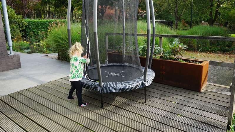 Trampolína s ochrannou sieťou Tiggy Junior trampoline Exit Toys priemer 140cm čierna