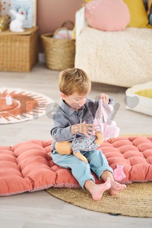 Bábika Bébé Calin Loving Teddy Bear Mon Premier Poupon Corolle s modrými klipkajúcimi očami a 2 doplnky 30 cm od 18 mes