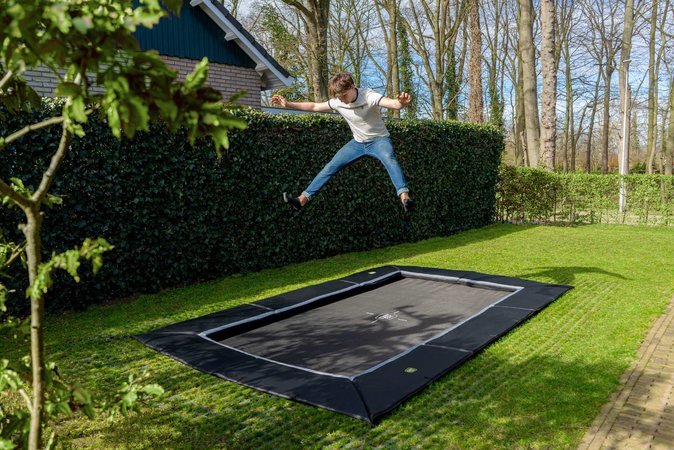 Trampolína s dopadovou zónou Dynamic Groundlevel Exit Toys do zeme 244*427 cm čierna