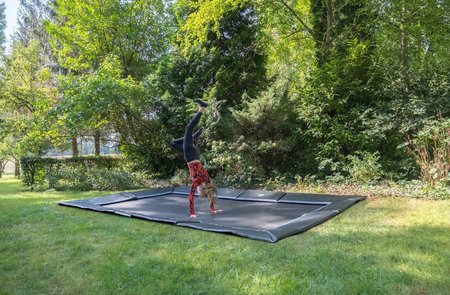 Trampolína Dynamic Groundlevel Sports Exit Toys do zeme 244*427 cm čierna