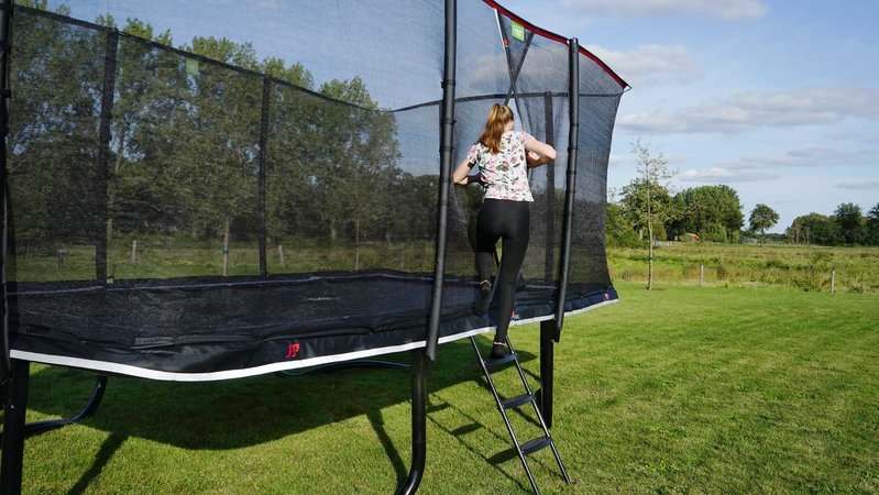 Trampolína s ochrannou sieťou a rebríkom PeakPro Exit Toys 275*458 cm čierna