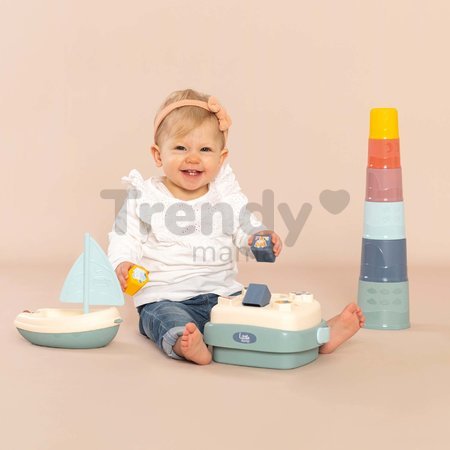 Didaktický košík s plachetnicou a skladacou vežou Awakenings and Bath Set Little Smoby s 8 kockami a 6 šálkami pre jemnú motoriku od 12 mes
