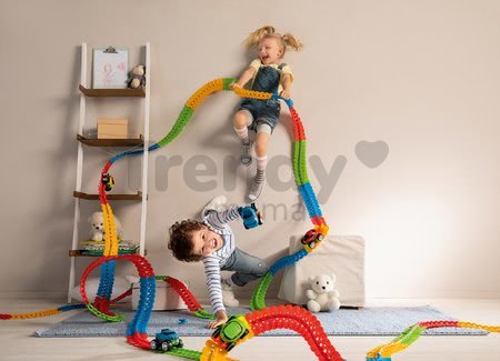 Flexibilná autodráha FleXtreme Discovery Set Smoby 184 dielov dráhy a 440 cm dlhá s elektronickým svietiacim autom od 4 rokov