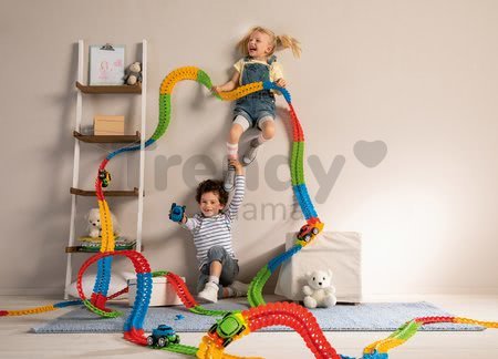 Flexibilná autodráha FleXtreme Discovery Set Smoby 184 dielov dráhy a 440 cm dlhá s elektronickým svietiacim autom od 4 rokov