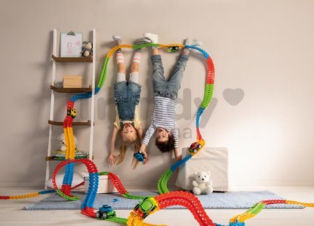 Flexibilná autodráha FleXtreme Discovery Set Smoby 184 dielov dráhy a 440 cm dlhá s elektronickým svietiacim autom od 4 rokov