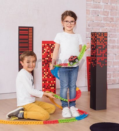 Flexibilná autodráha FleXtrem Discovery Set Smoby 184 dielov dráhy a 440 cm dlhá s elektronickým svietiacim autom od 4 rokov