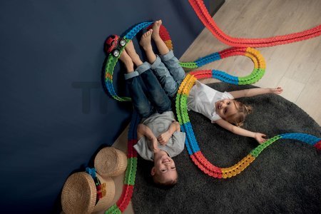 Flexibilná autodráha FleXtreme Discovery Set Smoby 184 dielov dráhy a 440 cm dlhá s elektronickým svietiacim autom od 4 rokov
