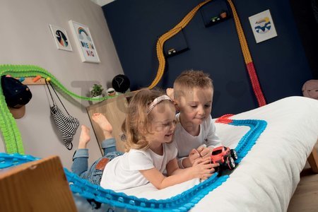 Flexibilná autodráha FleXtrem Discovery Set Smoby 184 dielov dráhy a 440 cm dlhá s elektronickým svietiacim autom od 4 rokov