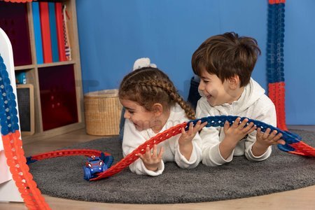 Flexibilná autodráha Spidey Marvel Flextreme Set Smoby s elektronickým autíčkom 184 dielov dráhy 4,40 m dĺžka s pavučinou od 4 rokov