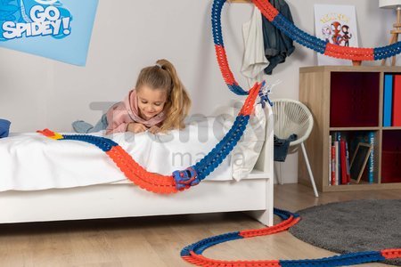 Flexibilná autodráha Spidey Marvel Flextrem Set Smoby s elektronickým autíčkom 184 dielov dráhy 4,40 m dĺžka s pavučinou od 4 rokov