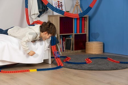 Flexibilná autodráha Spidey Marvel Flextrem Set Smoby s elektronickým autíčkom 184 dielov dráhy 4,40 m dĺžka s pavučinou od 4 rokov