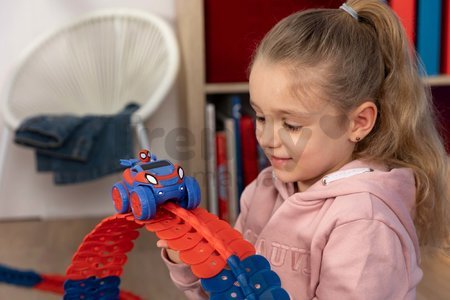 Flexibilná autodráha Spidey Marvel Flextreme Set Smoby s elektronickým autíčkom 184 dielov dráhy 4,40 m dĺžka s pavučinou od 4 rokov