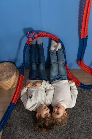 Flexibilná autodráha Spidey Marvel Flextreme Set Smoby s elektronickým autíčkom 184 dielov dráhy 4,40 m dĺžka s pavučinou od 4 rokov