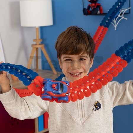Flexibilné autodráhy Spidey Marvel Flextreme Set Asst Smoby sada 2 druhov s elektronickými autíčkami 184 dielov dráhy 4,40 m dĺžka s pavučinou od 4 ro