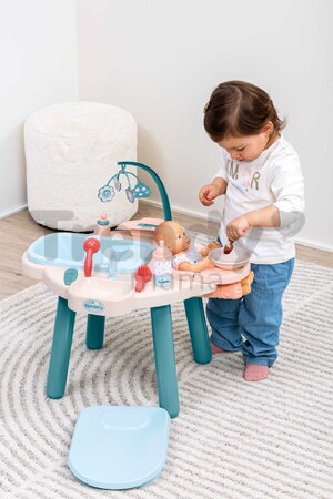 Opatrovateľský stolík s vaničkou pre bábiku Nursery Table Écoiffier s jedálenským kútikom 13 doplnkov od 18 mes