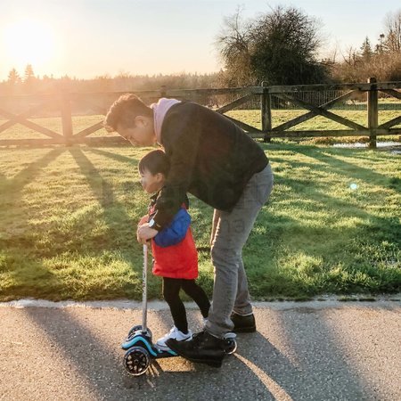 Kolobežka T3 smarTrike so svietiacimi kolesami a batohom nosnosť 20 kg modrá od 24 mes