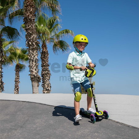 Kolobežka trojkolesová so svietiacimi kolesami a batohom T5 Green smarTrike s nastaviteľnými riadidlami nosnosť 20 kg