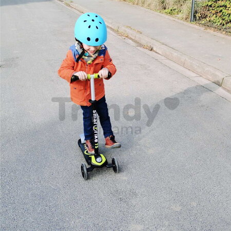 Kolobežka trojkolesová so svietiacimi kolesami a batohom T5 Green smarTrike s nastaviteľnými riadidlami nosnosť 20 kg