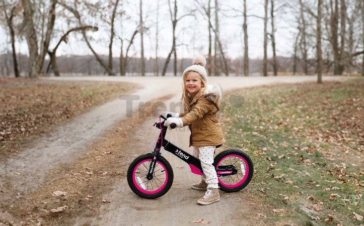 Bicykel a odrážadlo 2v1 Xtend Bike Pink smarTrike rozšíriteľný rám z magnézia s výškovo nastaviteľným sedadlom a riadidlami s prednou brzdou od 3 do 7
