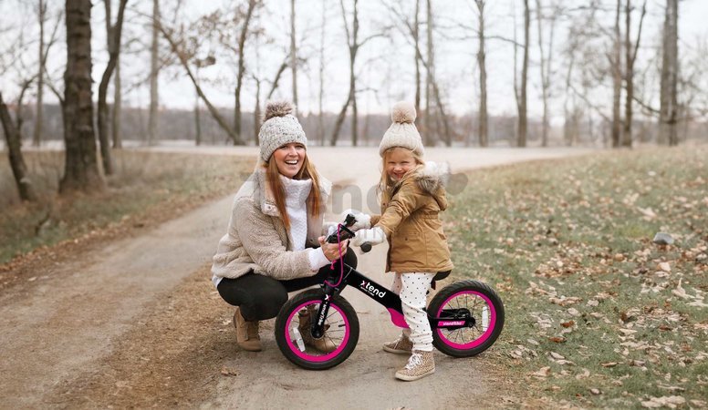 Bicykel a odrážadlo 2v1 Xtend Bike Pink smarTrike rozšíriteľný rám z magnézia s výškovo nastaviteľným sedadlom a riadidlami s prednou brzdou od 3 do 7
