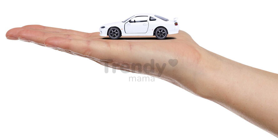 Mașinuțe Nissan Giftpack Majorette set metalic de 5 tipuri, în ambalaj cadou; lungime 7,5 cm; 1:64