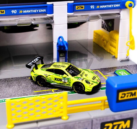 Garáž s otvárateľnými dverami Motorsport DTM Pit Stop Majorette s modelom autíčka Porsche 1:64  MJ2106002