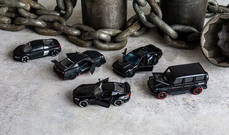Autíčka Black Edition Majorette otvárateľné 7,5 cm dĺžka sada 5 druhov v darčekovom balení