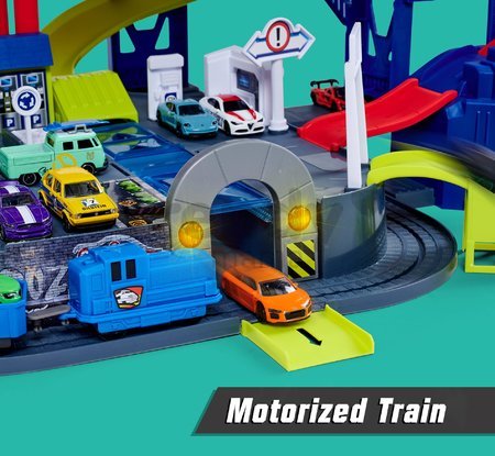 Garáž 6 poschodová s motorizovaným výťahom Super Chase Center Majorette so zvukom a svetlom elektronický vláčik a 4 autíčka od 5 rokov