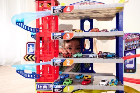 Garáž 6 poschodová s motorizovaným výťahom Super Chase Center Majorette so zvukom a svetlom elektronický vláčik a 4 autíčka od 5 rokov