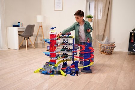 Garáž 6 poschodová s motorizovaným výťahom Super Chase Center Majorette so zvukom a svetlom elektronický vláčik a 4 autíčka od 5 rokov