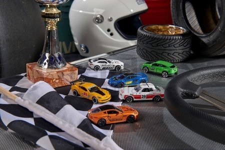 Autíčko pretekárske Racing Cars Majorette so zberateľskou kartičkou 7,5 cm dĺžka rôzne druhy