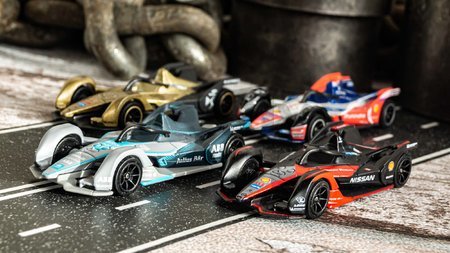 Autíčka Formula E Gen 2 Cars Majorette kovové s gumenými kolieskami 7,5 cm dĺžka sada 5 druhov v darčekovom balení