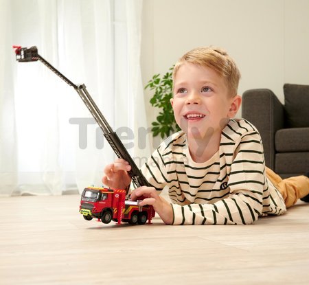 Autíčko hasičské Volvo Truck Fire Engine Majorette so zvukom a svetlom dĺžka 19 cm