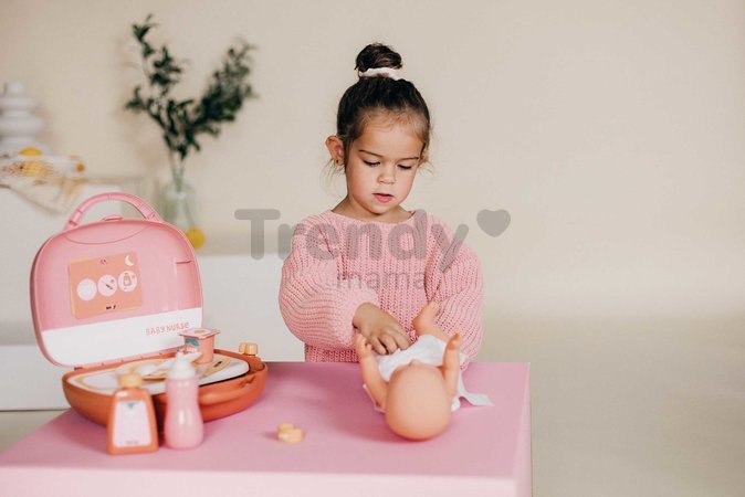 Kufrík s prebaľovacími potrebami Vanity Soft Baby Nurse Smoby pre bábiku s 12 doplnkami