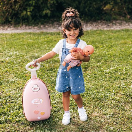 Prebaľovací kufrík s postieľkou na kolieskach 3v1 Nursery Soft Baby Nurse Smoby s jedálenskou stoličkou 6 doplnkov od 18 mes