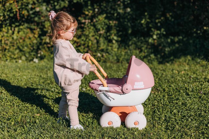 Hlboký kočík s textilom Pram Soft Baby Nurse Smoby pre 42 cm bábiku s 54 cm vysokou ergonomickou rúčkou od 18 mes