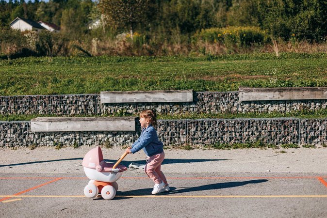 Hlboký kočík s textilom Pram Soft Baby Nurse Smoby pre 42 cm bábiku s 54 cm vysokou ergonomickou rúčkou od 18 mes