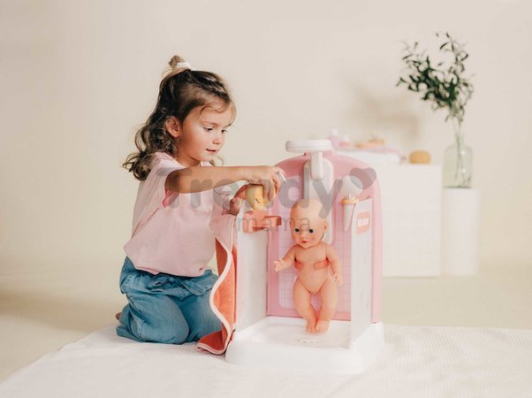 Kúpeľňa s funkčnou sprchou pre bábiky Shower Soft Baby Nurse Smoby s osuškou odnímateľnou sprchovou hlavicou a náučna brožúrka