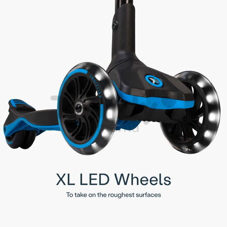 Kolobežka trojkolesová s rozšíriteľnou doskou Xtend Blue Scooter smarTrike skladacia s výškovo nastaviteľnými riadidlami a LED kolesami od 3 do 12 rok