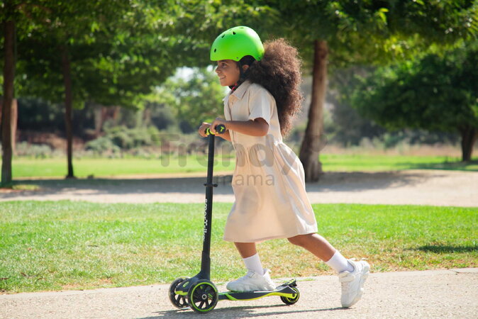 Kolobežka trojkolesová s rozšíriteľnou doskou Xtend Lime Scooter smarTrike skladacia s výškovo nastaviteľnými riadidlami a LED kolesami od 3 do 12 rok