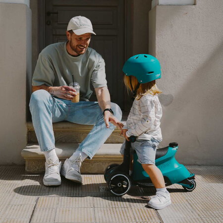Odrážadlo a kolobežka 2v1 trojkolesová s LED kolesami Xtend Scooter Ride-on Orange smarTrike s vodiacou tyčou s nastaviteľnou výškou a úložným priesto