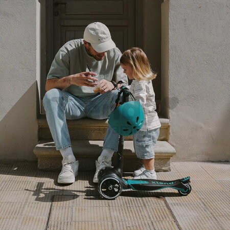 Odrážadlo a kolobežka 2v1 trojkolesová s LED kolesami Xtend Scooter Ride-on Orange smarTrike s vodiacou tyčou s nastaviteľnou výškou a úložným priesto