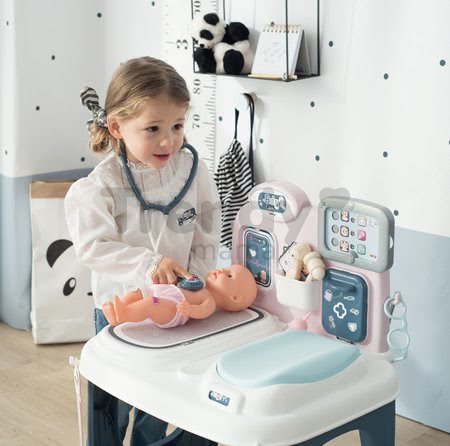 Zdravotnícky pult pre lekára Baby Care Center Smoby elektronický so zvukom a svetlom a bábika s 28 doplnkami